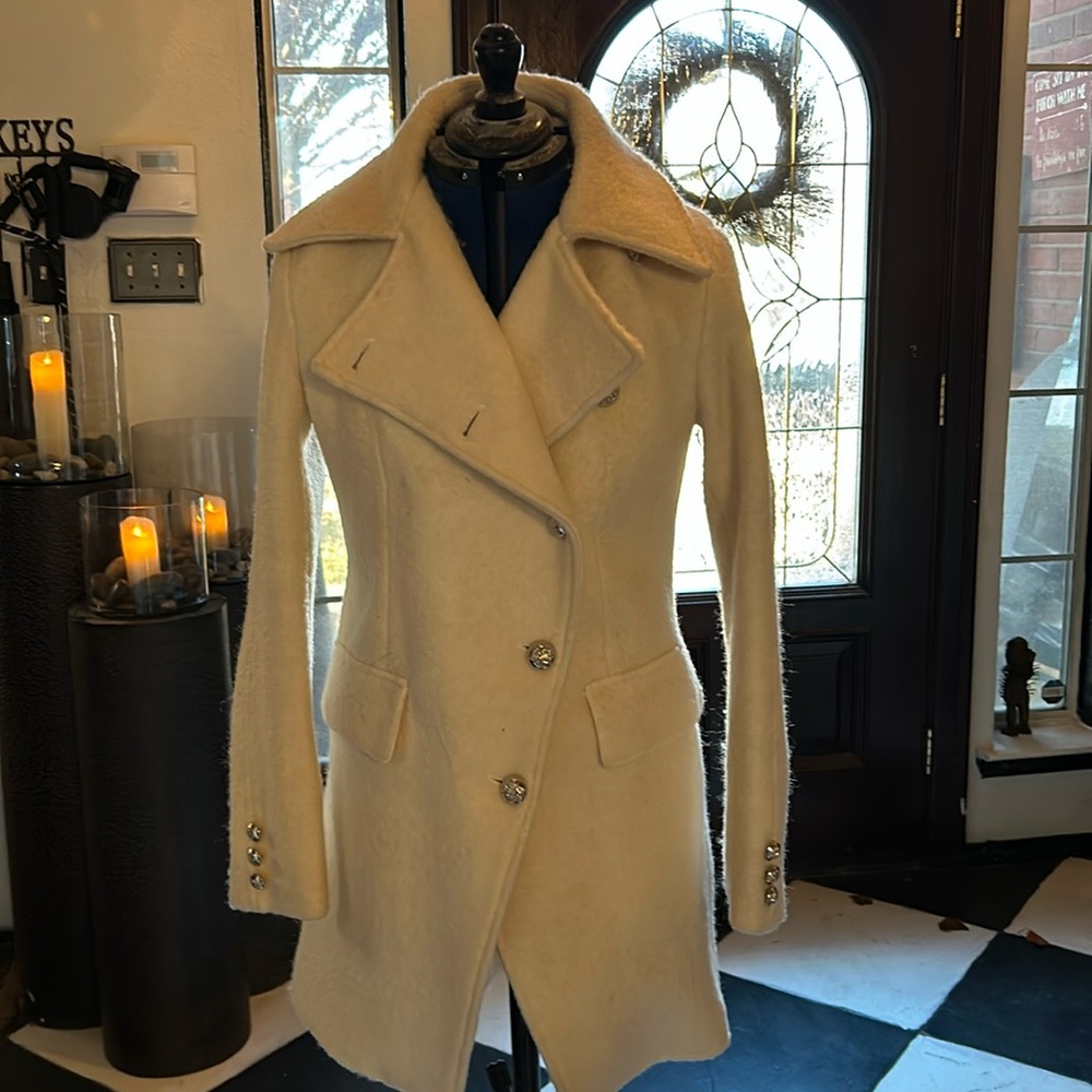 Beautiful crreamish-white pea coat. All buttons are there. Very warm coat..